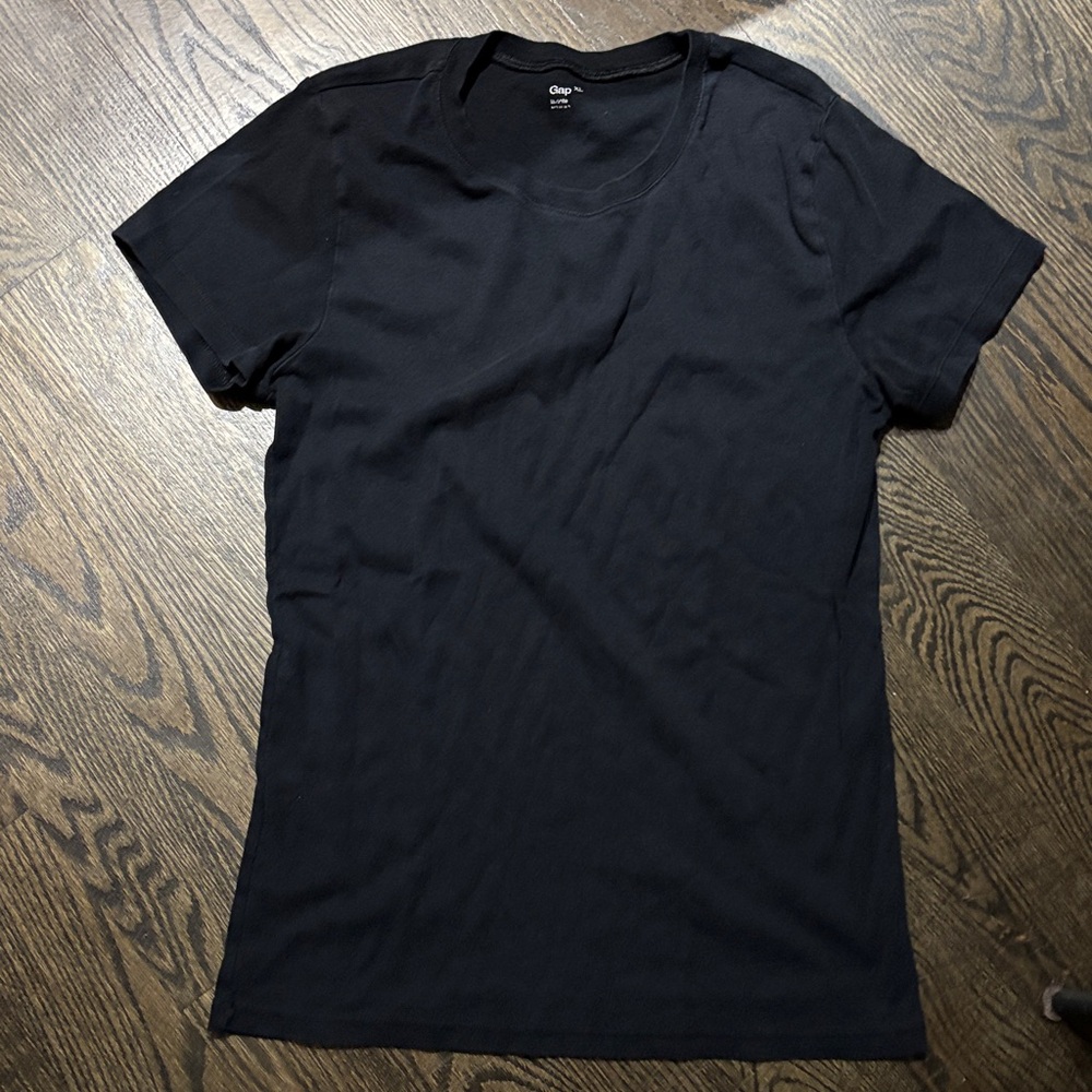 Women’s black t shirt gap